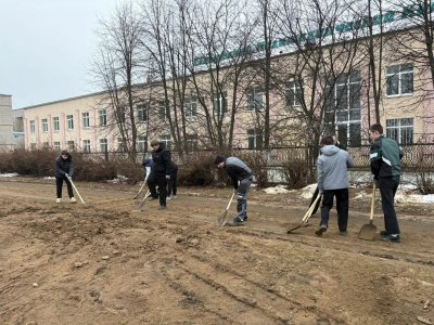 Студенты Елабужского политехнического колледжа приняли участие в общегородском субботнике